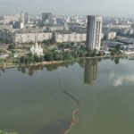 КП «Плесо» продовжує ліквідацію наслідків забруднення озера Кирилівське та струмка Сирець 💧